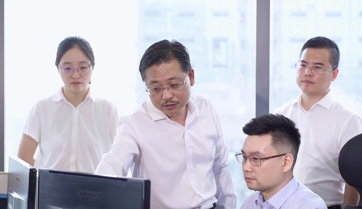 工作照2.jpg 工作照2.jpg