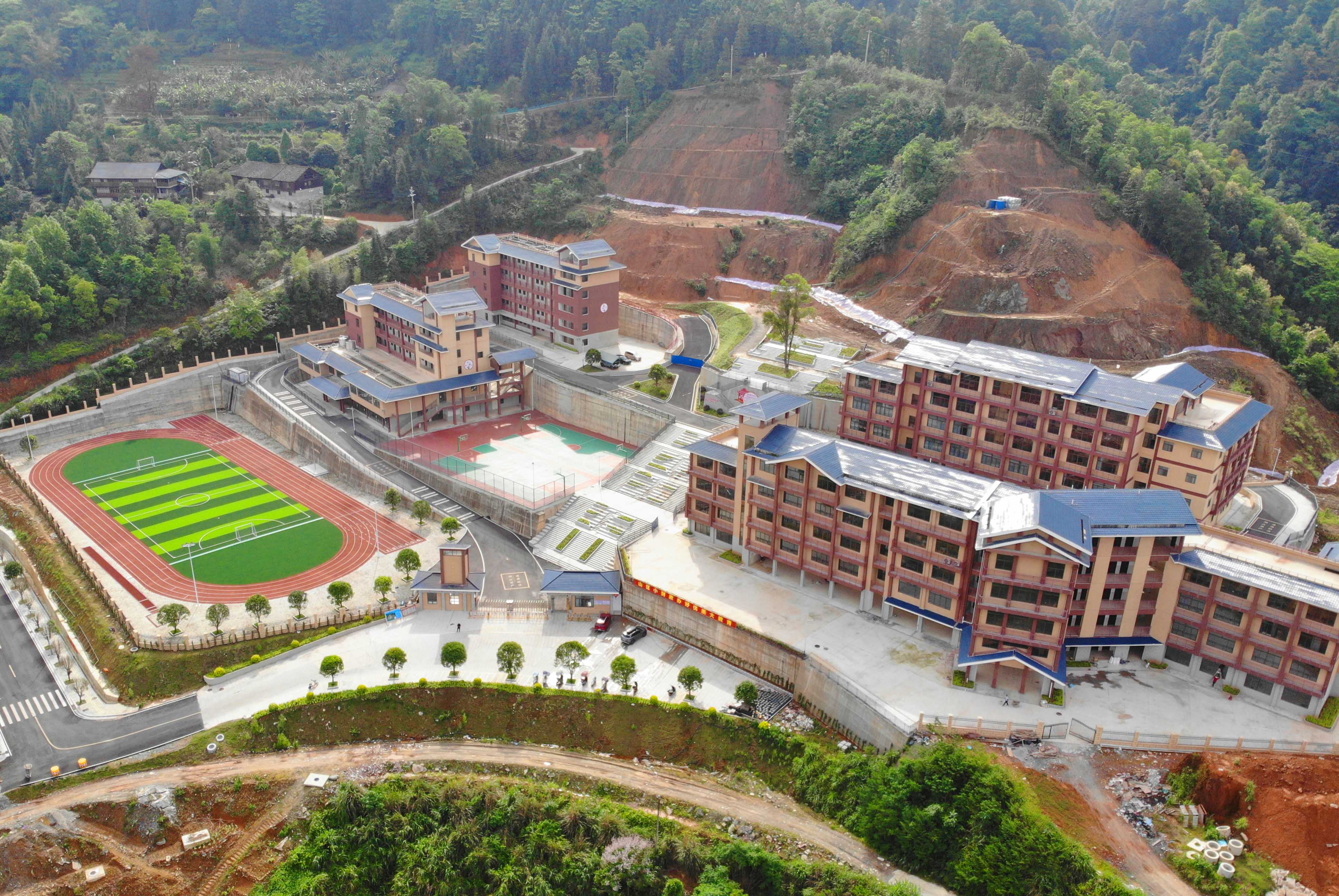 龙胜小学.jpg 龙胜小学.jpg