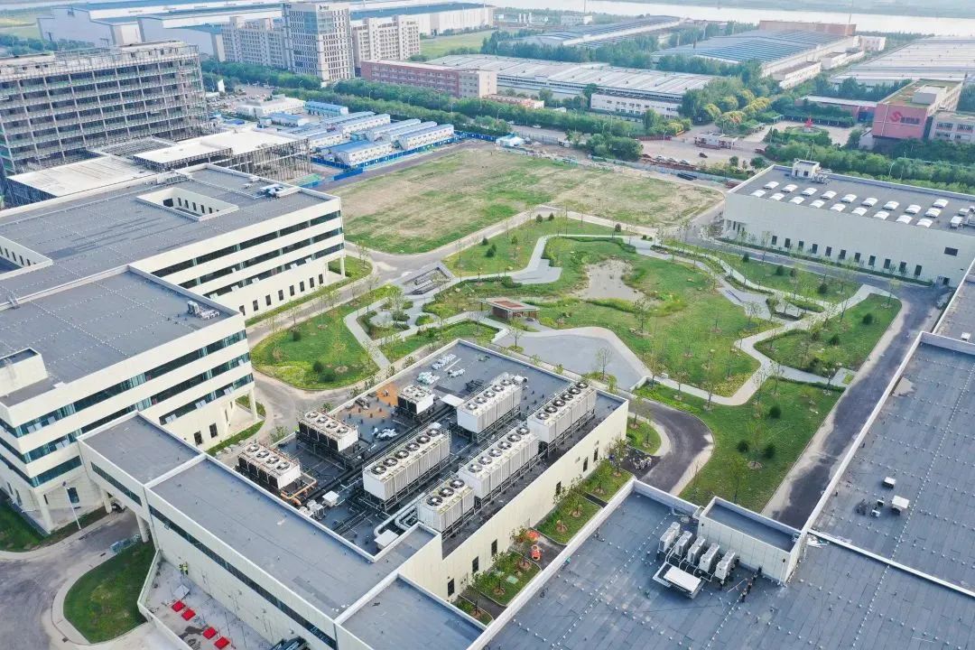 汽车2.jpg 汽车2.jpg